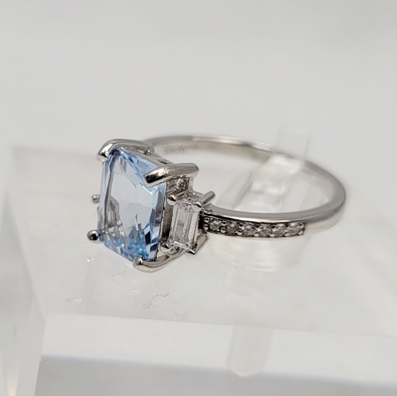 Sterling 2ct Topaz Ring - Picture 11 of 16